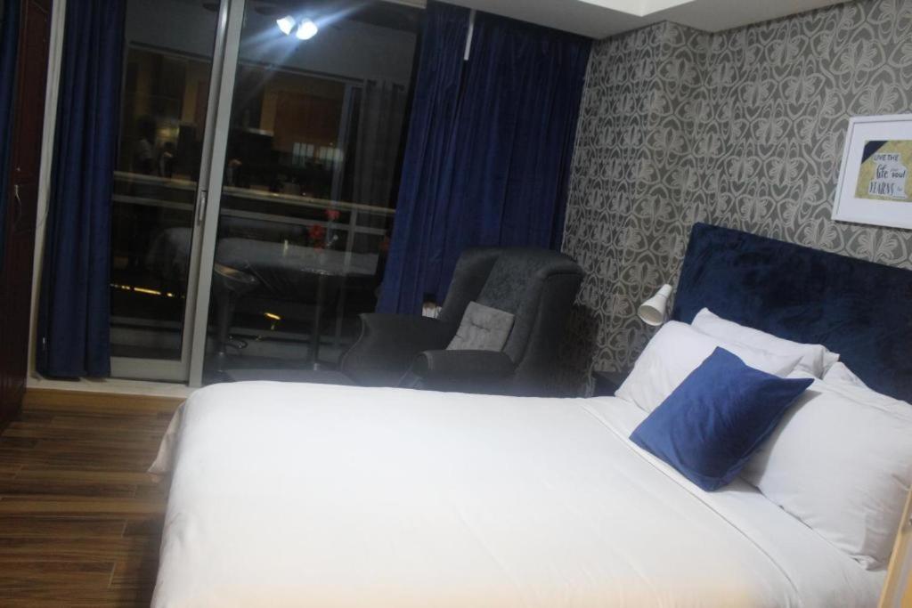 Azure Urban Resort A3 Near Airport Mall With Balcony Wavepool Manila Exterior photo